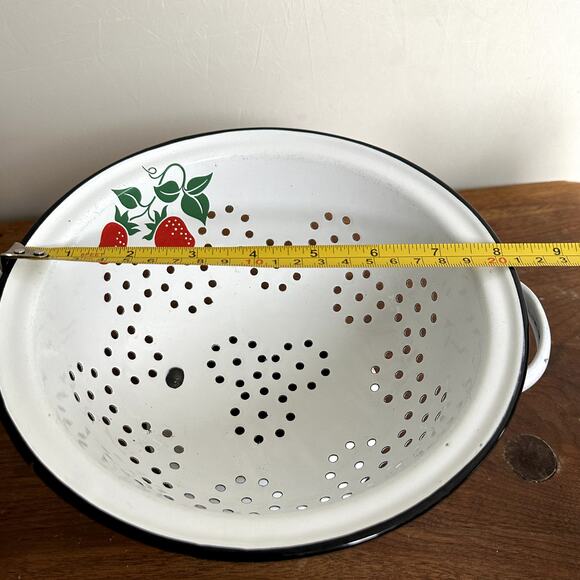 Vintage 1983 Teleflora Strawberry Enamel Colander - Picture 10 of 10